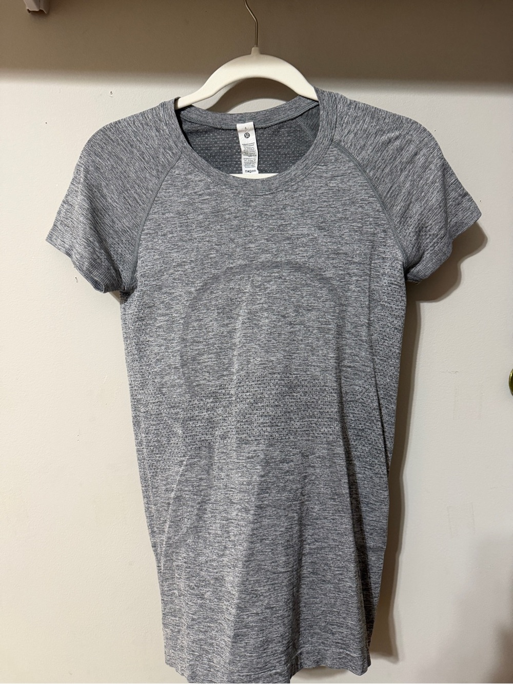 Lululemon Swiftly Tech Short-Sleeve Shirt 2.0 Hip Length